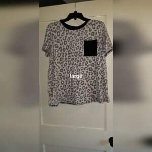 Gray Leopard Print T-Shirt with Black Pocket